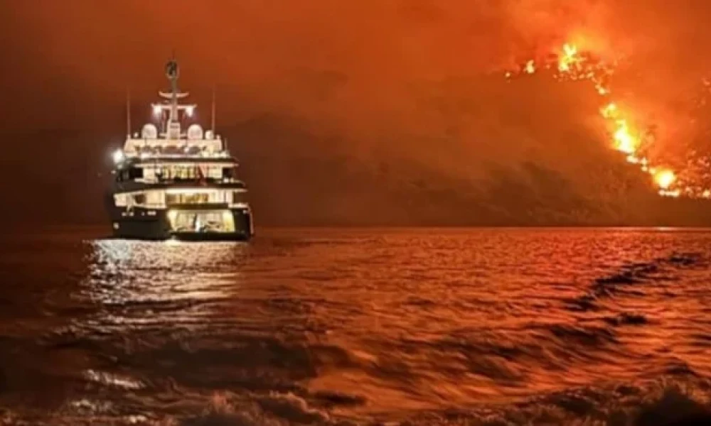 Εξελίσσεται η προανακριτική για τα αίτια της φωτιάς στην Ύδρα – Εντοπισμός των στιγμάτων των πλοίων